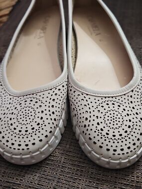 Carmela Shoes From Spain Sabrina Beige Ballet Flats Size 38